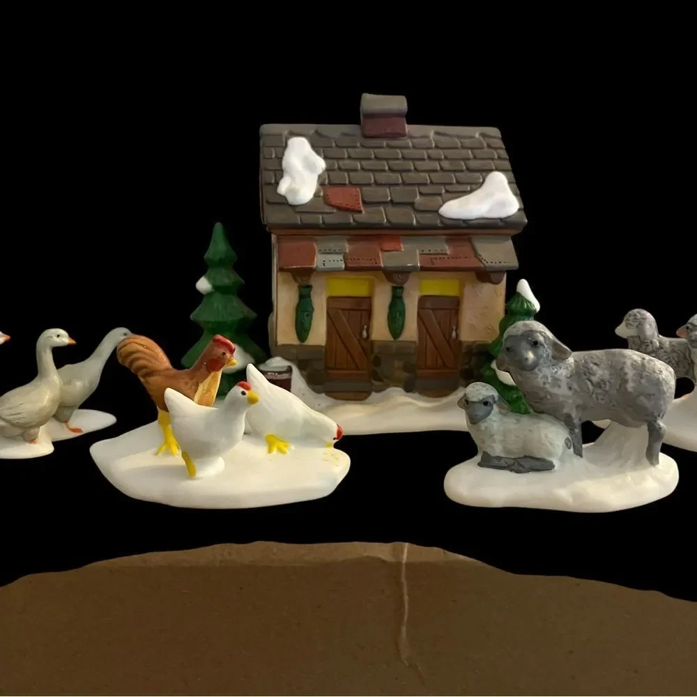 Department 56 Charming Holiday‎ Farmhouse and Figurine Set